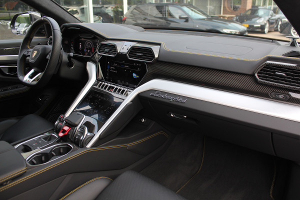 Lamborghini Urus 4.0 V8 / NL Auto! / Full Carbon / Keramisch / B&O / Pano / 360Camera / Head-up / 23'' / Stoelventilatie / Massage