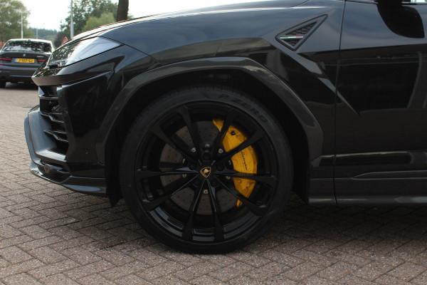Lamborghini Urus 4.0 V8 / NL Auto! / Full Carbon / Keramisch / B&O / Pano / 360Camera / Head-up / 23'' / Stoelventilatie / Massage
