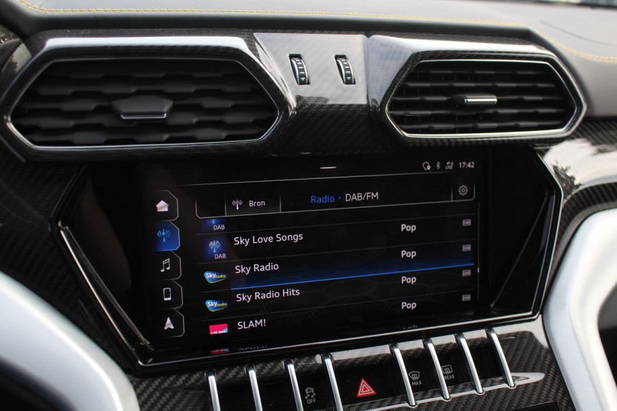 Lamborghini Urus 4.0 V8 / NL Auto! / Full Carbon / Keramisch / B&O / Pano / 360Camera / Head-up / 23'' / Stoelventilatie / Massage