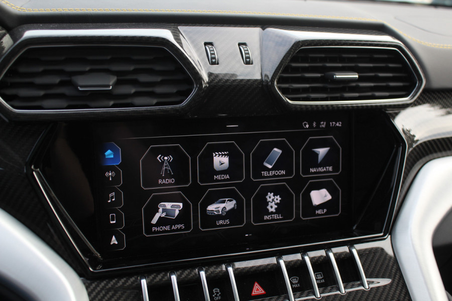 Lamborghini Urus 4.0 V8 / NL Auto! / Full Carbon / Keramisch / B&O / Pano / 360Camera / Head-up / 23'' / Stoelventilatie / Massage