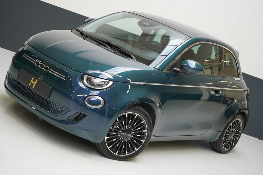 Fiat 500 Icon 42 kWh | SoH 93% | Panoramadak | Keyless | Achteruitrijcamera | Navigatie