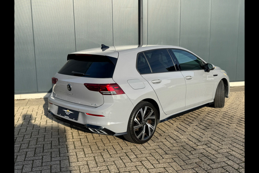 Volkswagen Golf 1.5 eTSI R-Line * iQ Light * Side Assist * Ambient Light *