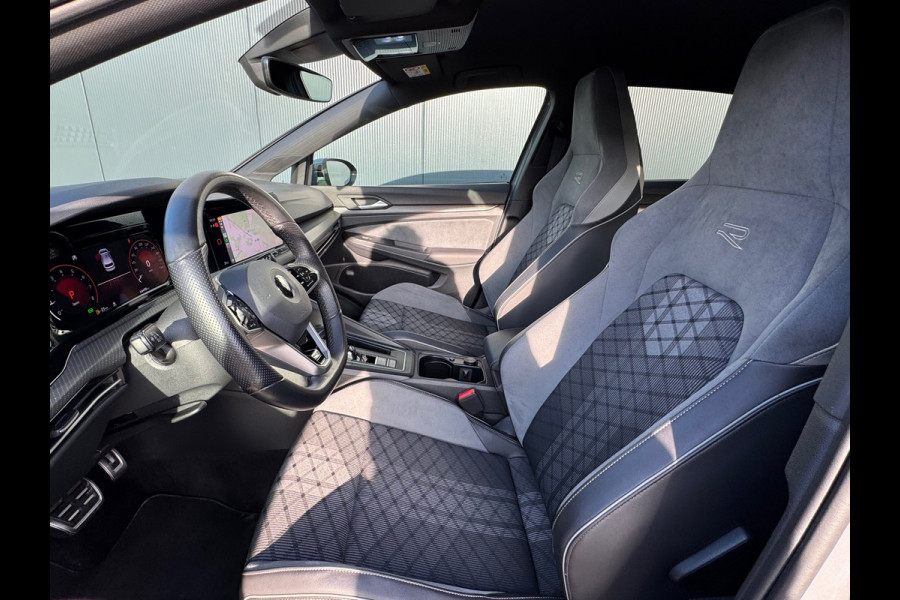 Volkswagen Golf 1.5 eTSI R-Line * iQ Light * Side Assist * Ambient Light *