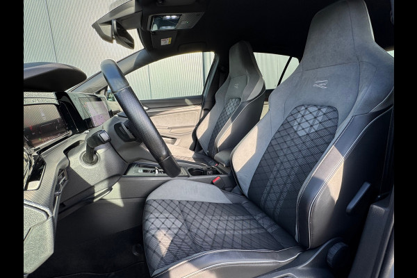 Volkswagen Golf 1.5 eTSI R-Line * iQ Light * Side Assist * Ambient Light *