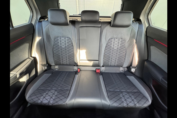 Volkswagen Golf 1.5 eTSI R-Line * iQ Light * Side Assist * Ambient Light *