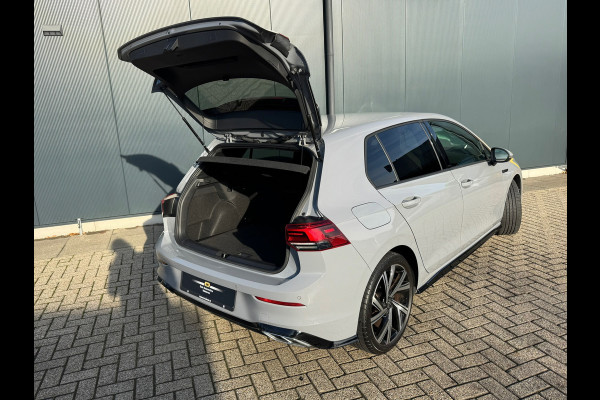 Volkswagen Golf 1.5 eTSI R-Line * iQ Light * Side Assist * Ambient Light *