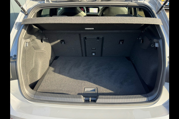 Volkswagen Golf 1.5 eTSI R-Line * iQ Light * Side Assist * Ambient Light *