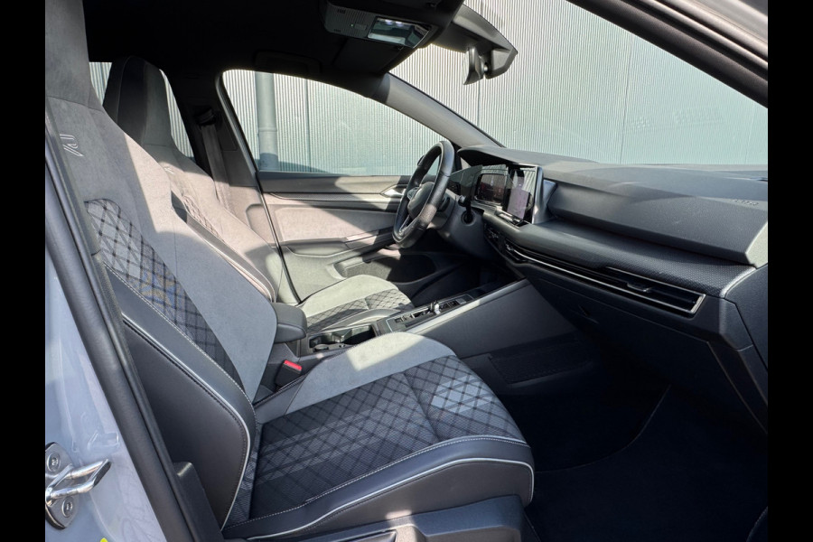 Volkswagen Golf 1.5 eTSI R-Line * iQ Light * Side Assist * Ambient Light *