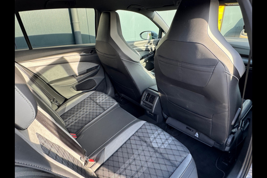 Volkswagen Golf 1.5 eTSI R-Line * iQ Light * Side Assist * Ambient Light *