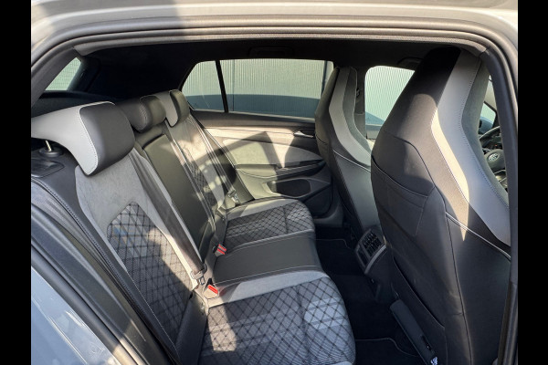 Volkswagen Golf 1.5 eTSI R-Line * iQ Light * Side Assist * Ambient Light *