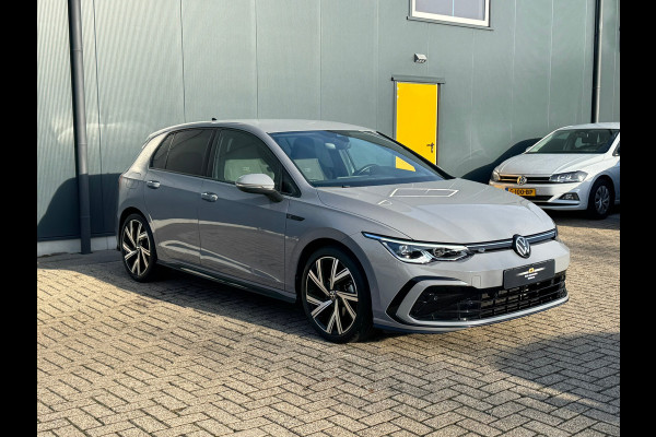 Volkswagen Golf 1.5 eTSI R-Line * iQ Light * Side Assist * Ambient Light *