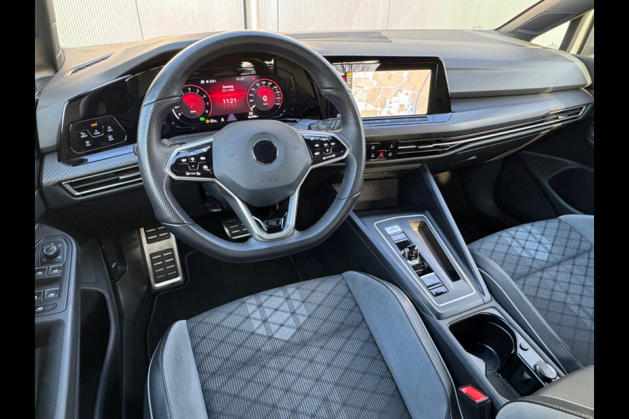 Volkswagen Golf 1.5 eTSI R-Line * iQ Light * Side Assist * Ambient Light *