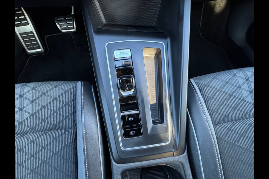 Volkswagen Golf 1.5 eTSI R-Line * iQ Light * Side Assist * Ambient Light *