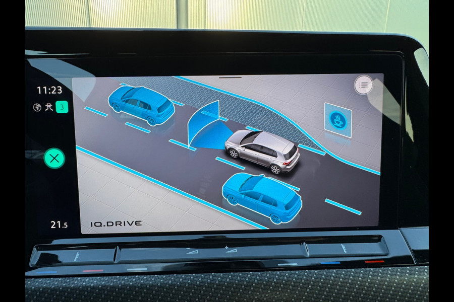 Volkswagen Golf 1.5 eTSI R-Line * iQ Light * Side Assist * Ambient Light *