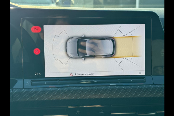 Volkswagen Golf 1.5 eTSI R-Line * iQ Light * Side Assist * Ambient Light *