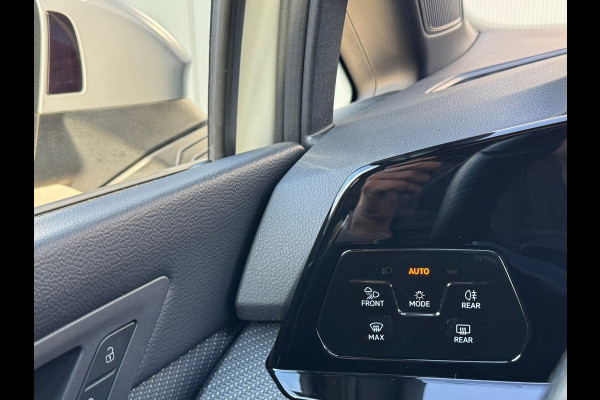 Volkswagen Golf 1.5 eTSI R-Line * iQ Light * Side Assist * Ambient Light *