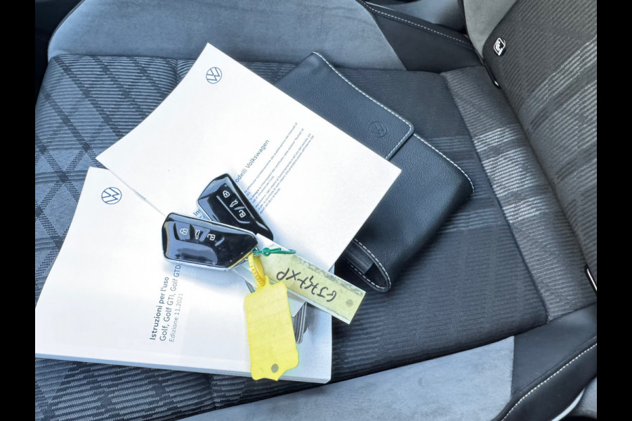 Volkswagen Golf 1.5 eTSI R-Line * iQ Light * Side Assist * Ambient Light *