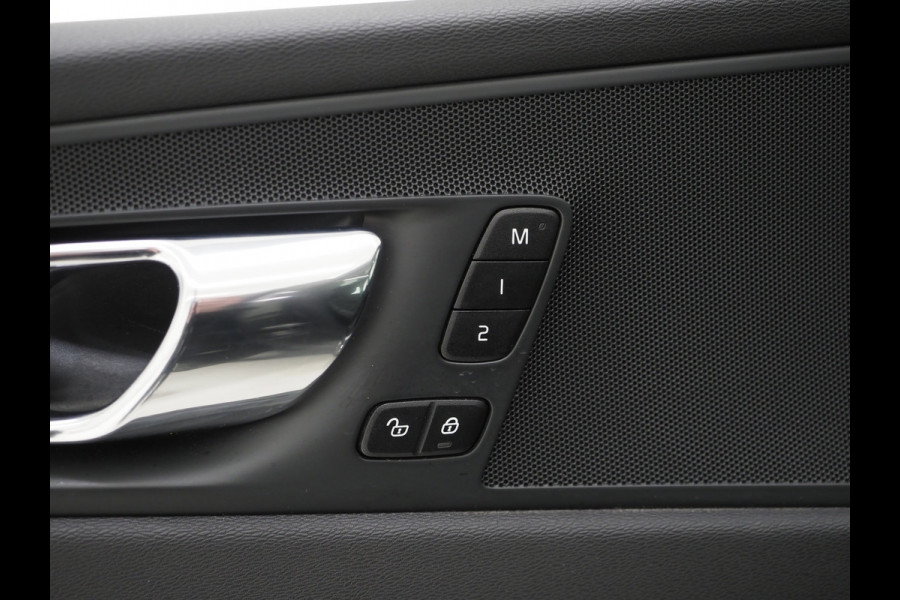 Volvo XC60 2.0 T8 Twin Engine AWD Inscription | Panoramadak | Memory | Leder | LED | PDC | Carplay
