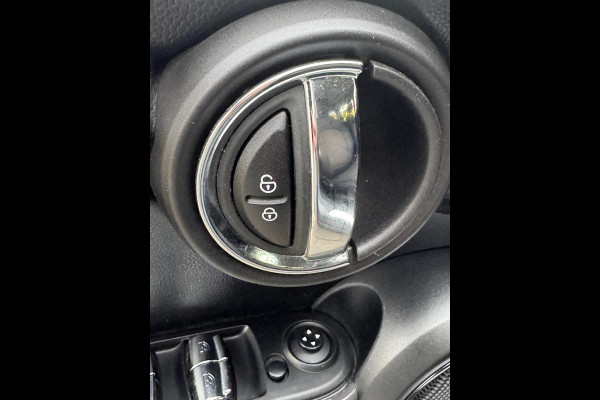 MINI Mini 1.2 One Salt 5Drs - Navigatie I Airco I PDC I Sport velgen I Comfort pakket I Dealer onderhouden
