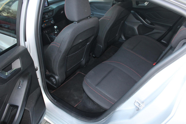 Ford Focus 1.0 EcoBoost 125 PK Hybrid ST Line | Winter Pack | Driver Assistance Pack | Climate Control | Privacy Glass | LED koplampen