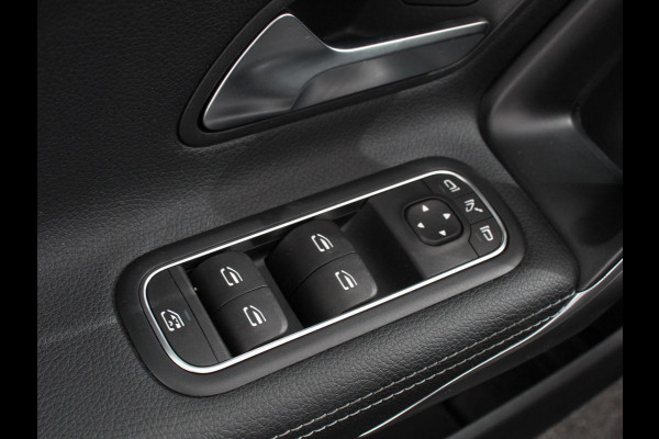 Mercedes-Benz A-Klasse 200 Automaat Progressive Mercedes-Benz A-klasse 200 Progressive | Navigatie | Climate Control | Lane Assist | Camera | Trekhaak | DAB | LED | Verkeersbord Herkenning |