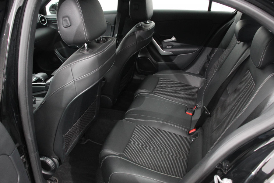 Mercedes-Benz A-Klasse 200 Automaat Progressive Mercedes-Benz A-klasse 200 Progressive | Navigatie | Climate Control | Lane Assist | Camera | Trekhaak | DAB | LED | Verkeersbord Herkenning |