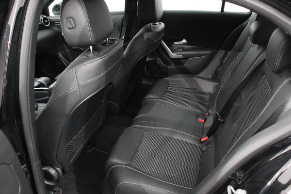 Mercedes-Benz A-Klasse 200 Automaat Progressive Mercedes-Benz A-klasse 200 Progressive | Navigatie | Climate Control | Lane Assist | Camera | Trekhaak | DAB | LED | Verkeersbord Herkenning |