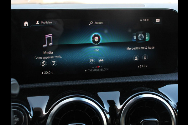 Mercedes-Benz A-Klasse 200 Automaat Progressive Mercedes-Benz A-klasse 200 Progressive | Navigatie | Climate Control | Lane Assist | Camera | Trekhaak | DAB | LED | Verkeersbord Herkenning |