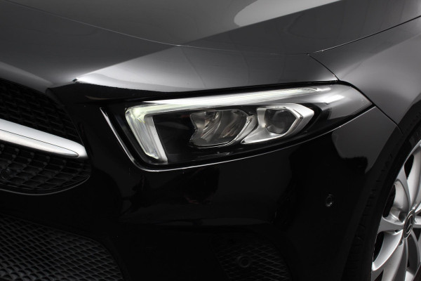 Mercedes-Benz A-Klasse 200 Automaat Progressive Mercedes-Benz A-klasse 200 Progressive | Navigatie | Climate Control | Lane Assist | Camera | Trekhaak | DAB | LED | Verkeersbord Herkenning |