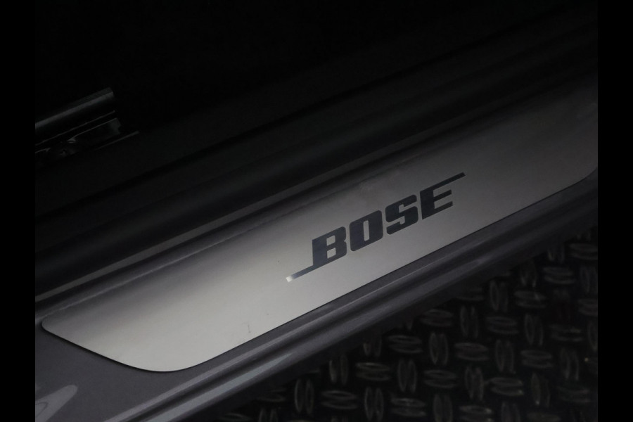 Renault Captur 0.9 TCe Bose | Navigatie | Parkeersensoren | Dodehoekdetectie | Camera