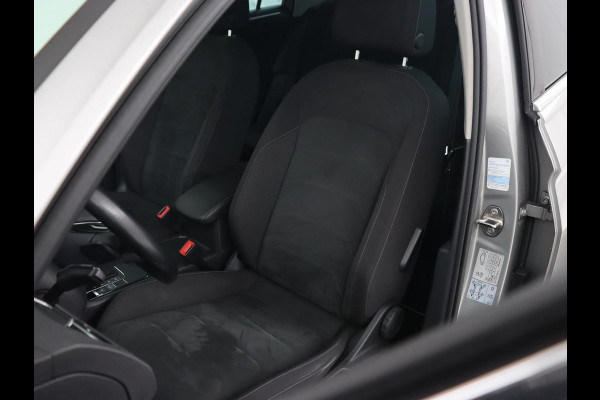 Volkswagen Tiguan 1.4 TSI R Line | Stoelverwarming | Trekhaak | Carplay | Navigatie | Virtual Cockpit | Adaptive cruise | 19'' | Parkeerhulp | Bluetooth | Adaptief LED