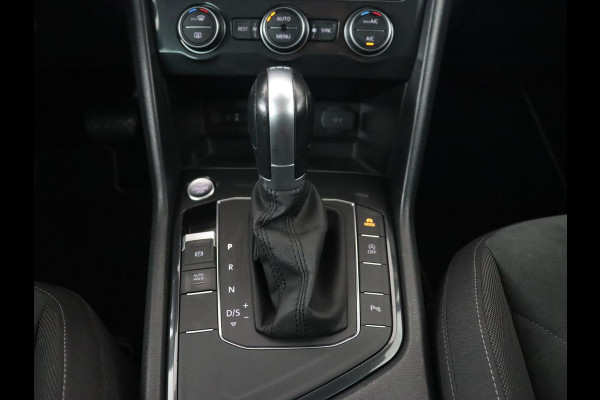 Volkswagen Tiguan 1.4 TSI R Line | Stoelverwarming | Trekhaak | Carplay | Navigatie | Virtual Cockpit | Adaptive cruise | 19'' | Parkeerhulp | Bluetooth | Adaptief LED