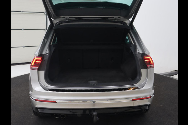Volkswagen Tiguan 1.4 TSI R Line | Stoelverwarming | Trekhaak | Carplay | Navigatie | Virtual Cockpit | Adaptive cruise | 19'' | Parkeerhulp | Bluetooth | Adaptief LED