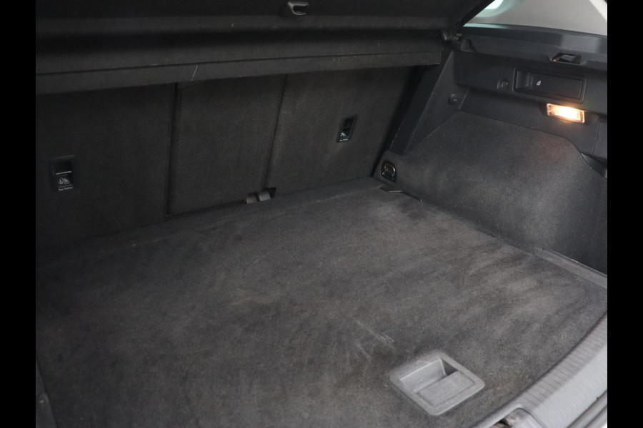 Volkswagen Tiguan 1.4 TSI R Line | Stoelverwarming | Trekhaak | Carplay | Navigatie | Virtual Cockpit | Adaptive cruise | 19'' | Parkeerhulp | Bluetooth | Adaptief LED