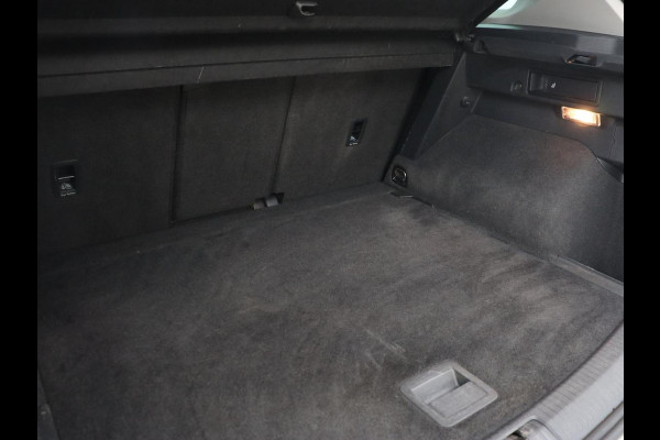 Volkswagen Tiguan 1.4 TSI R Line | Stoelverwarming | Trekhaak | Carplay | Navigatie | Virtual Cockpit | Adaptive cruise | 19'' | Parkeerhulp | Bluetooth | Adaptief LED