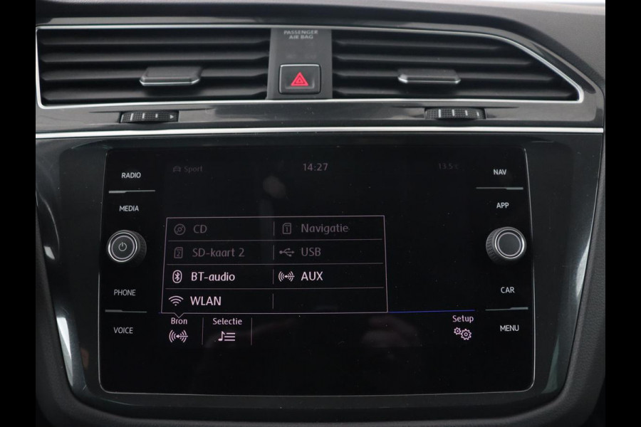 Volkswagen Tiguan 1.4 TSI R Line | Stoelverwarming | Trekhaak | Carplay | Navigatie | Virtual Cockpit | Adaptive cruise | 19'' | Parkeerhulp | Bluetooth | Adaptief LED