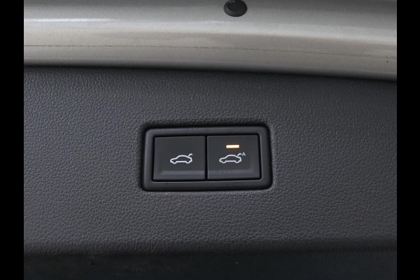 Volkswagen Tiguan 1.4 TSI R Line | Stoelverwarming | Trekhaak | Carplay | Navigatie | Virtual Cockpit | Adaptive cruise | 19'' | Parkeerhulp | Bluetooth | Adaptief LED