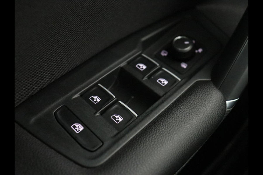 Volkswagen Tiguan 1.4 TSI R Line | Stoelverwarming | Trekhaak | Carplay | Navigatie | Virtual Cockpit | Adaptive cruise | 19'' | Parkeerhulp | Bluetooth | Adaptief LED