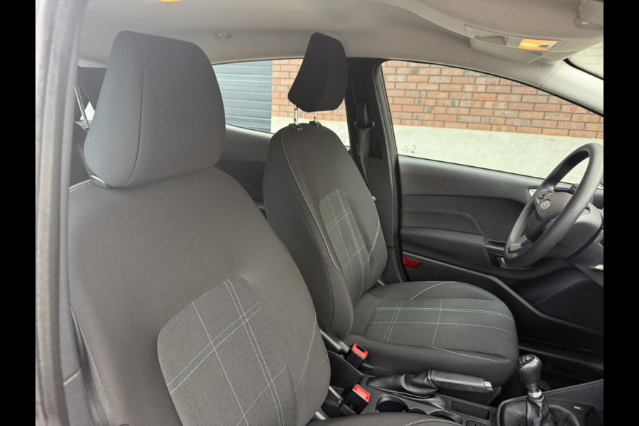 Ford Fiesta 1.0 EcoBoost / Trekhaak / Navigatie (Apple CarPlay-Android / Cruise Control / Recent onderhoud gehad incl. Remmen