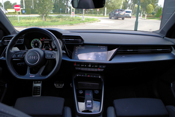 Audi A3 Sportback 45 TFSI e S-Line Edition Competition 245 PK PHEV, Panoramadak, B&O Sound, Adap. Cruise Control