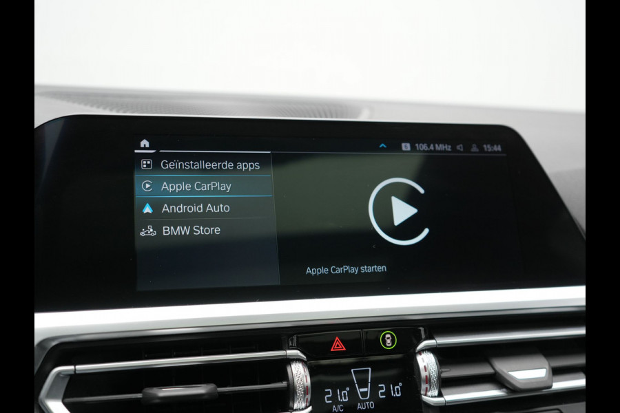 BMW 3 Serie Touring 320e M Sport Plug In Hybrid 204pk Dealer O.H. PHEV | Trekhaak Af Fabriek | Panodak | Adaptive Cruise | Alcantara Sportstoelen |  18"L.M | Apple Carplay | Keyless | Navigatie | Sfeerverlichting | Virtual | DAB |