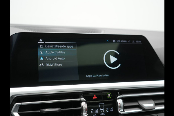 BMW 3 Serie Touring 320e M Sport Plug In Hybrid 204pk Dealer O.H. PHEV | Trekhaak Af Fabriek | Panodak | Adaptive Cruise | Alcantara Sportstoelen |  18"L.M | Apple Carplay | Keyless | Navigatie | Sfeerverlichting | Virtual | DAB |