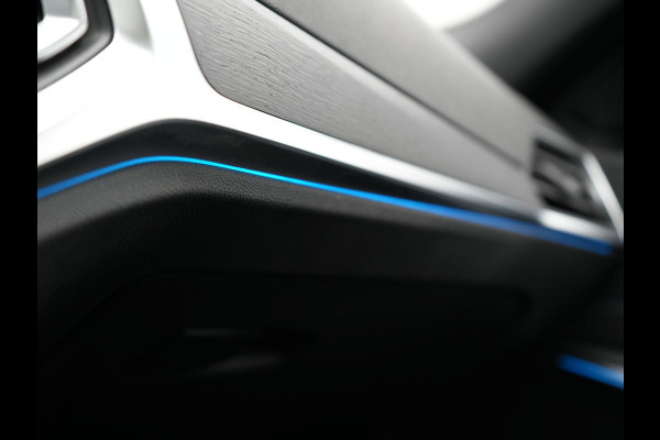 BMW 3 Serie Touring 320e M Sport Plug In Hybrid 204pk Dealer O.H. PHEV | Trekhaak Af Fabriek | Panodak | Adaptive Cruise | Alcantara Sportstoelen |  18"L.M | Apple Carplay | Keyless | Navigatie | Sfeerverlichting | Virtual | DAB |