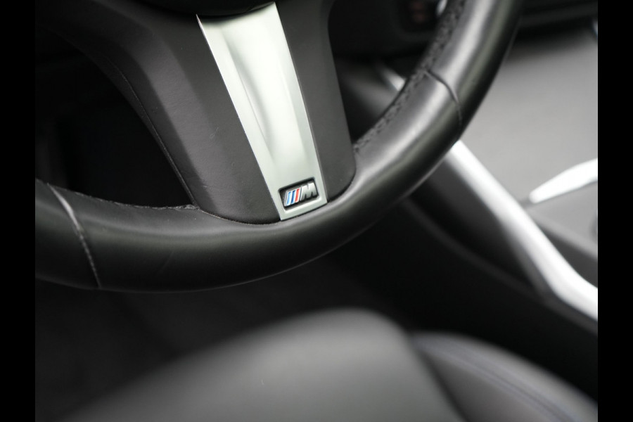 BMW 3 Serie Touring 320e M Sport Plug In Hybrid 204pk Dealer O.H. PHEV | Trekhaak Af Fabriek | Panodak | Adaptive Cruise | Alcantara Sportstoelen |  18"L.M | Apple Carplay | Keyless | Navigatie | Sfeerverlichting | Virtual | DAB |