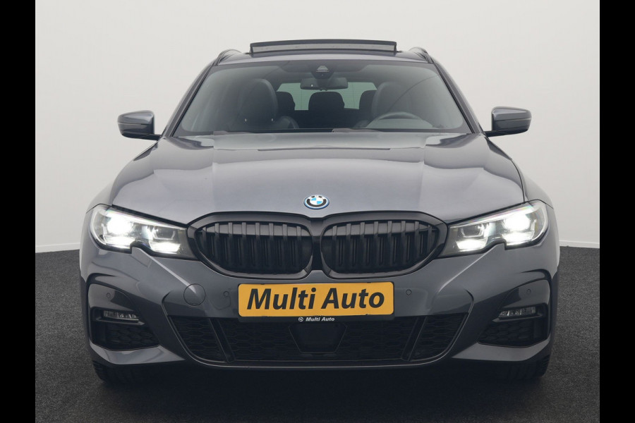 BMW 3 Serie Touring 320e M Sport Plug In Hybrid 204pk Dealer O.H. PHEV | Trekhaak Af Fabriek | Panodak | Adaptive Cruise | Alcantara Sportstoelen |  18"L.M | Apple Carplay | Keyless | Navigatie | Sfeerverlichting | Virtual | DAB |