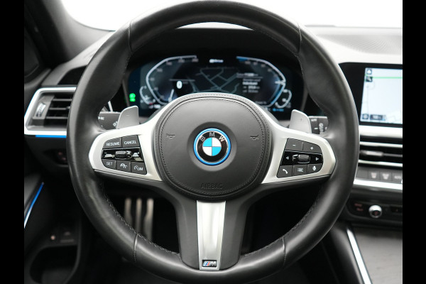 BMW 3 Serie Touring 320e M Sport Plug In Hybrid 204pk Dealer O.H. PHEV | Trekhaak Af Fabriek | Panodak | Adaptive Cruise | Alcantara Sportstoelen |  18"L.M | Apple Carplay | Keyless | Navigatie | Sfeerverlichting | Virtual | DAB |