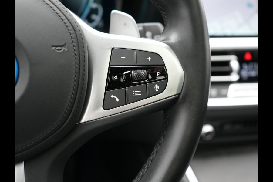 BMW 3 Serie Touring 320e M Sport Plug In Hybrid 204pk Dealer O.H. PHEV | Trekhaak Af Fabriek | Panodak | Adaptive Cruise | Alcantara Sportstoelen |  18"L.M | Apple Carplay | Keyless | Navigatie | Sfeerverlichting | Virtual | DAB |