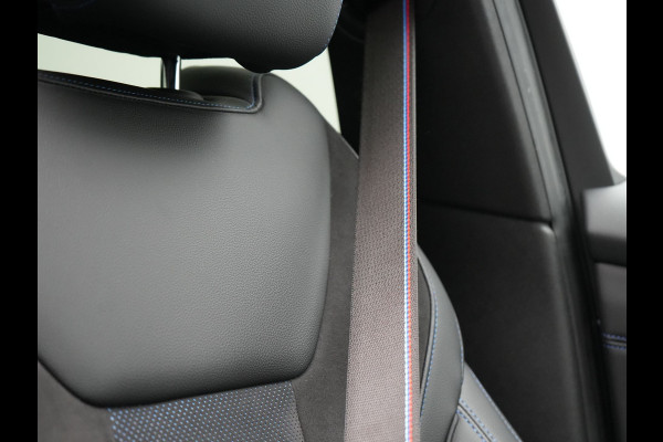 BMW 3 Serie Touring 320e M Sport Plug In Hybrid 204pk Dealer O.H. PHEV | Trekhaak Af Fabriek | Panodak | Adaptive Cruise | Alcantara Sportstoelen |  18"L.M | Apple Carplay | Keyless | Navigatie | Sfeerverlichting | Virtual | DAB |