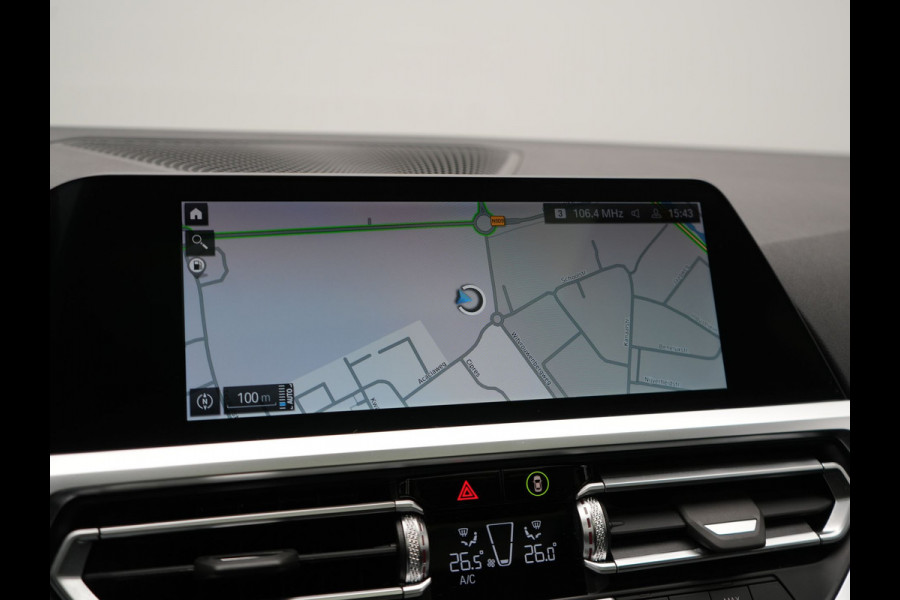 BMW 3 Serie Touring 320e M Sport Plug In Hybrid 204pk Dealer O.H. PHEV | Trekhaak Af Fabriek | Panodak | Adaptive Cruise | Alcantara Sportstoelen |  18"L.M | Apple Carplay | Keyless | Navigatie | Sfeerverlichting | Virtual | DAB |