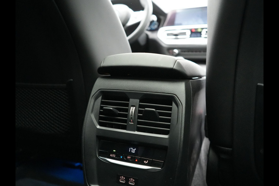 BMW 3 Serie Touring 320e M Sport Plug In Hybrid 204pk Dealer O.H. PHEV | Trekhaak Af Fabriek | Panodak | Adaptive Cruise | Alcantara Sportstoelen |  18"L.M | Apple Carplay | Keyless | Navigatie | Sfeerverlichting | Virtual | DAB |